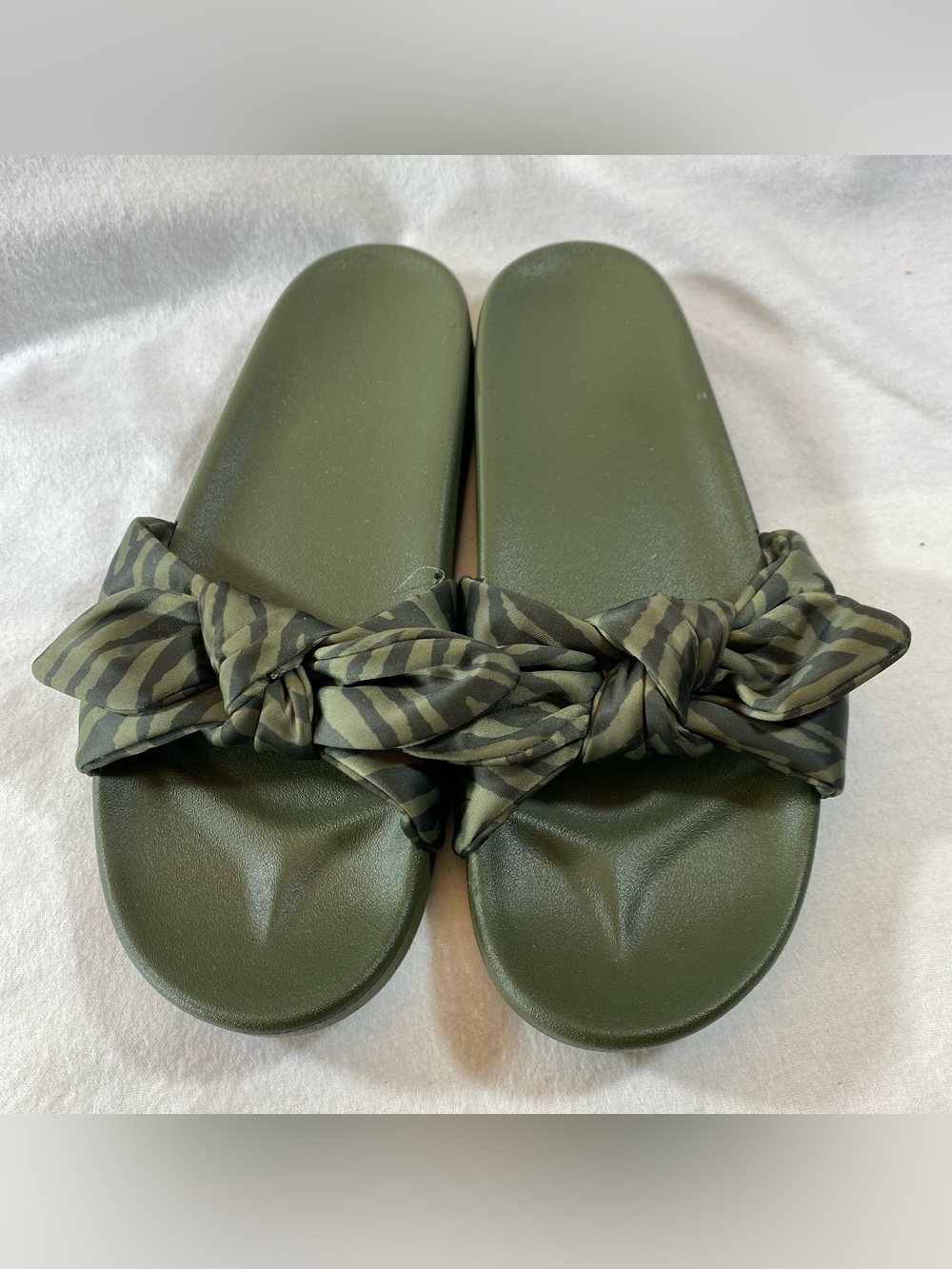 Victoria Secret PINK Women’s Olive Green Slide Sandals with Knotted Zebra Bow